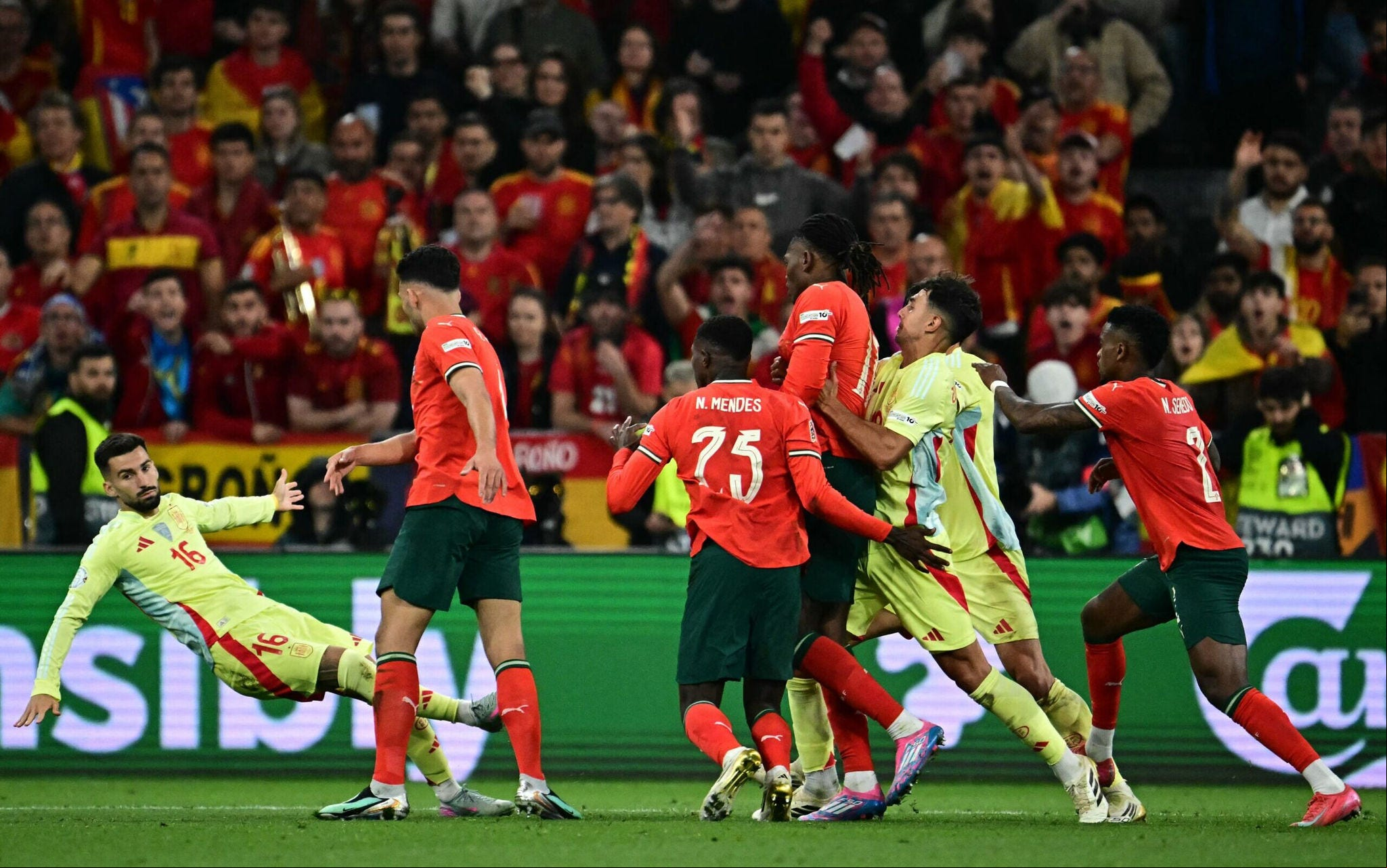 Espanha x Portugal na decisão da Nations League (Foto: Tobias Schwarz/AFP)