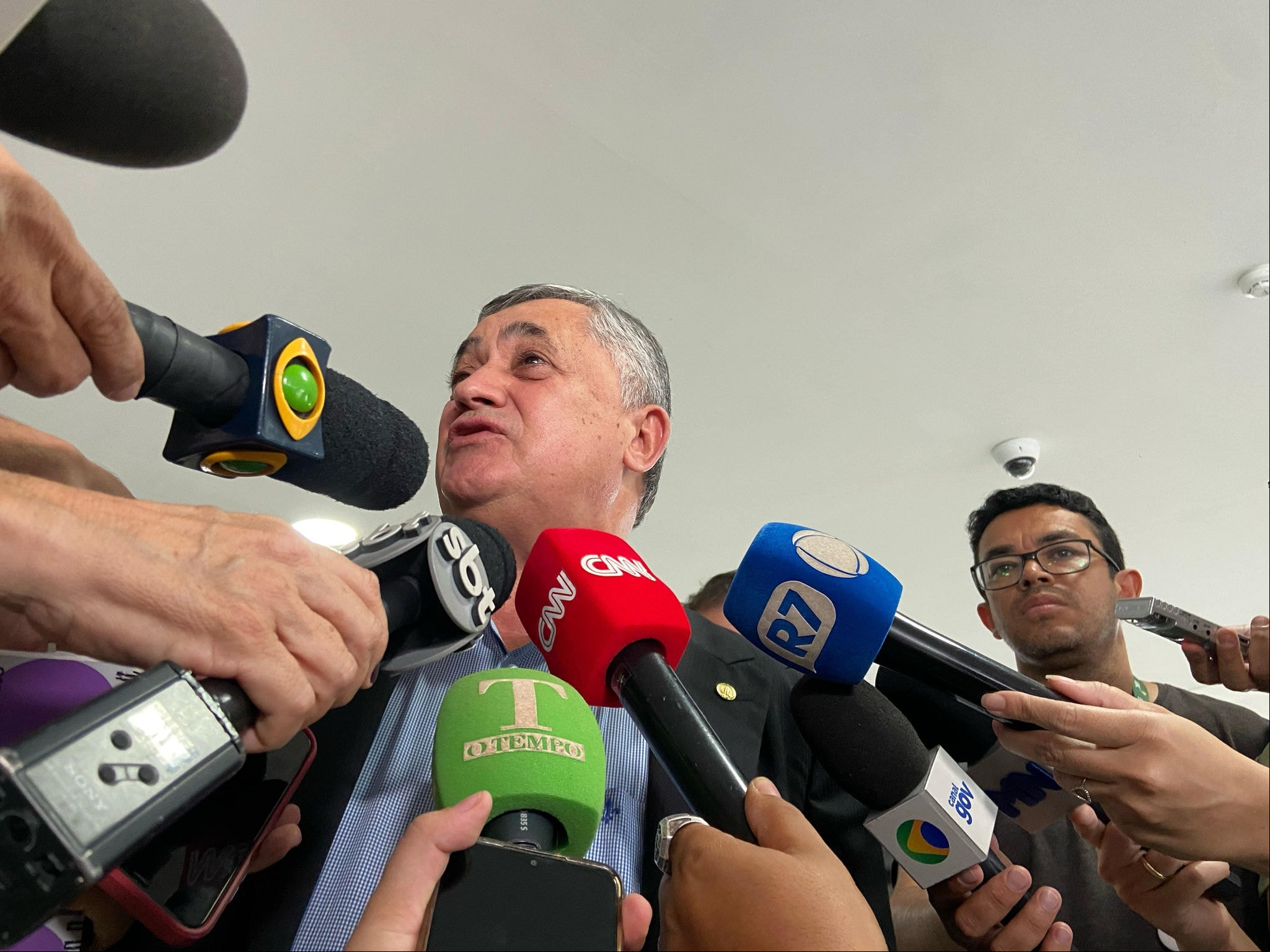 O líder do governo na Câmara dos Deputados, José Guimarães (PT-CE), durante fala a jornalistas no Palácio do Planalto