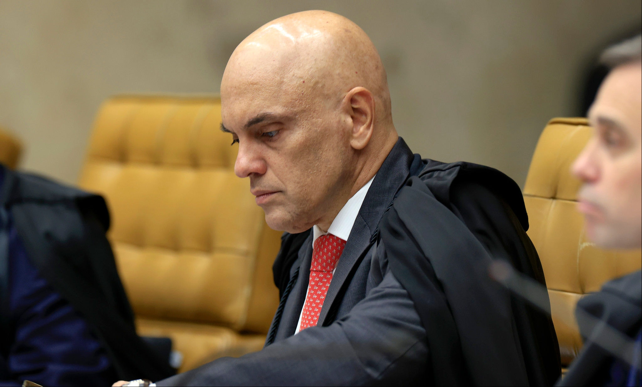 Alexandre de Moraes determinou a suspensão do Rumble após a constatação de que a rede social não tinha representante no Brasil, condição obrigatória pela legislação