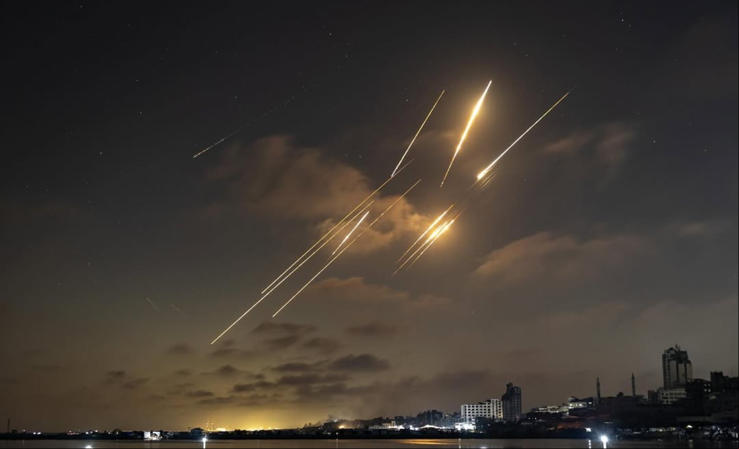 Novos mísseis lançados do Irã em direção a Israel na noite de sexta-feira (13 de junho)