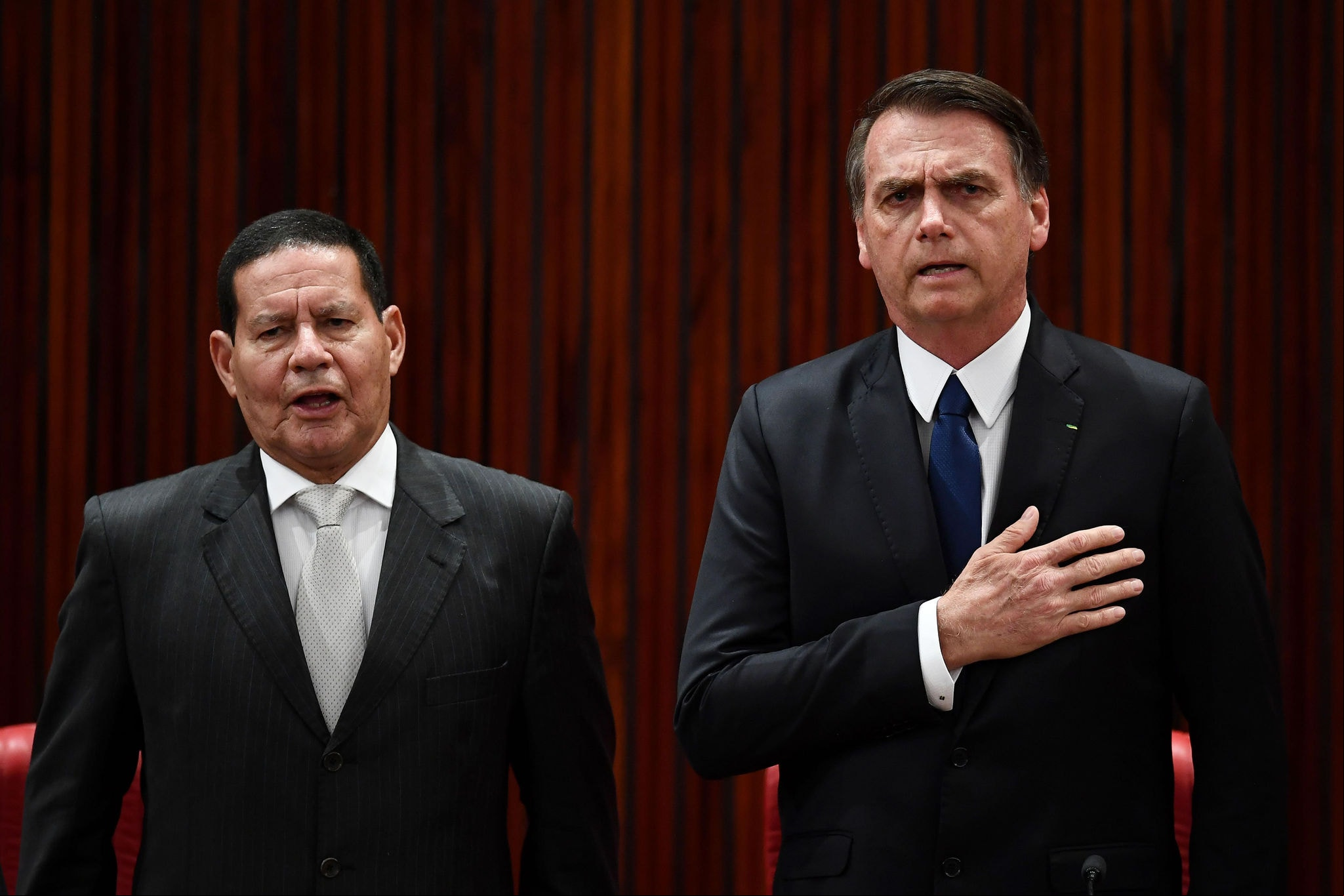 Senador Hamilton Mourão teria relatado que o ex-presidente Jair Bolsonaro o ligou antes do depoimento ao STF pedindo para reforçar 'pontos importantes' para a defesa dele