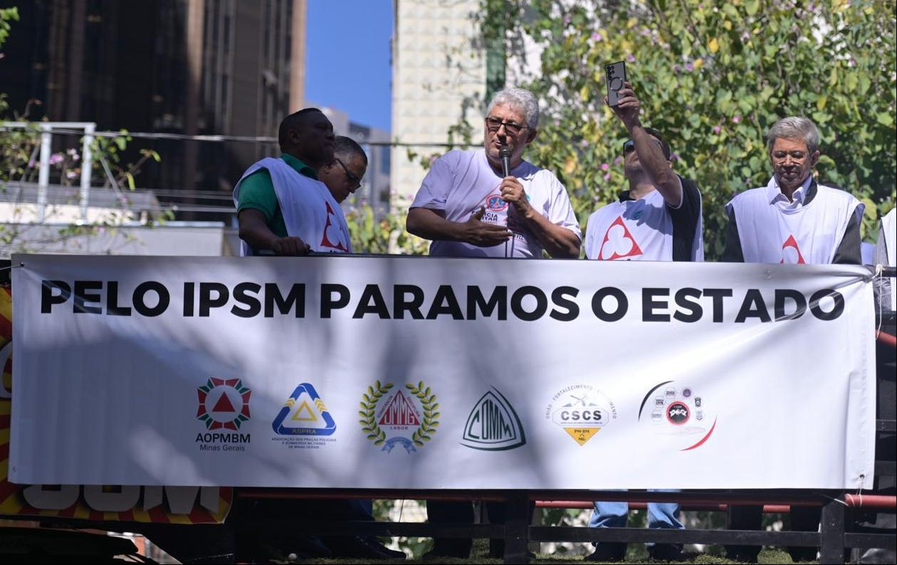 Militares realizaram, na terça (14) protesto contra projeto do governo, que aumenta custos com contribuição previdenciária