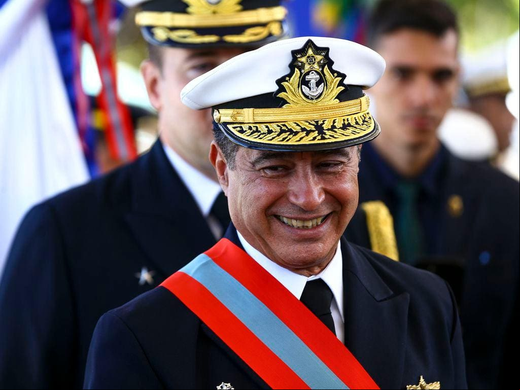 Defesa do ex-comandante da Marinha, Almir Garnier Santos, nega que ele tenha se envolvido no suposto plano golpista