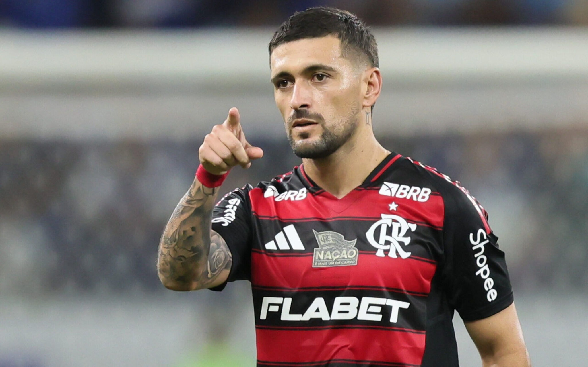 Arrascaeta em ação pelo Flamengo (Foto: Gilson Lobo/AGIF)