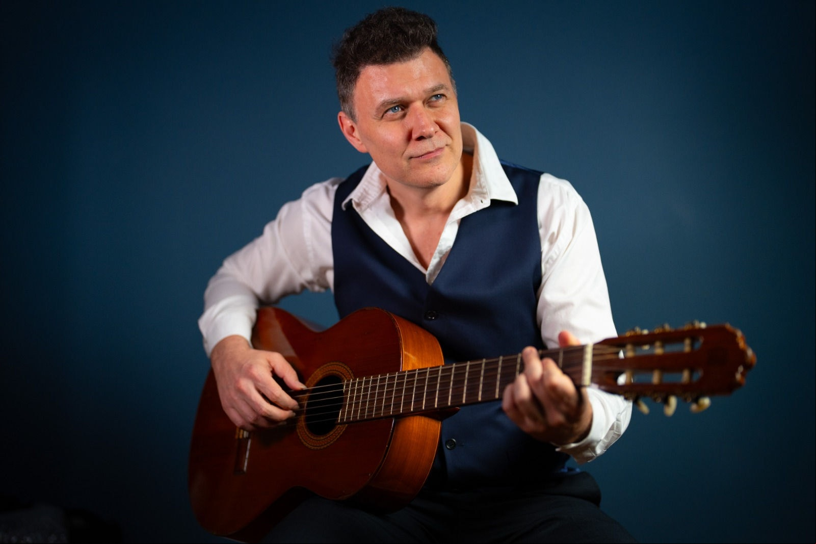João Suplicy canta Chico Buarque com jantar romântico no Distrital 