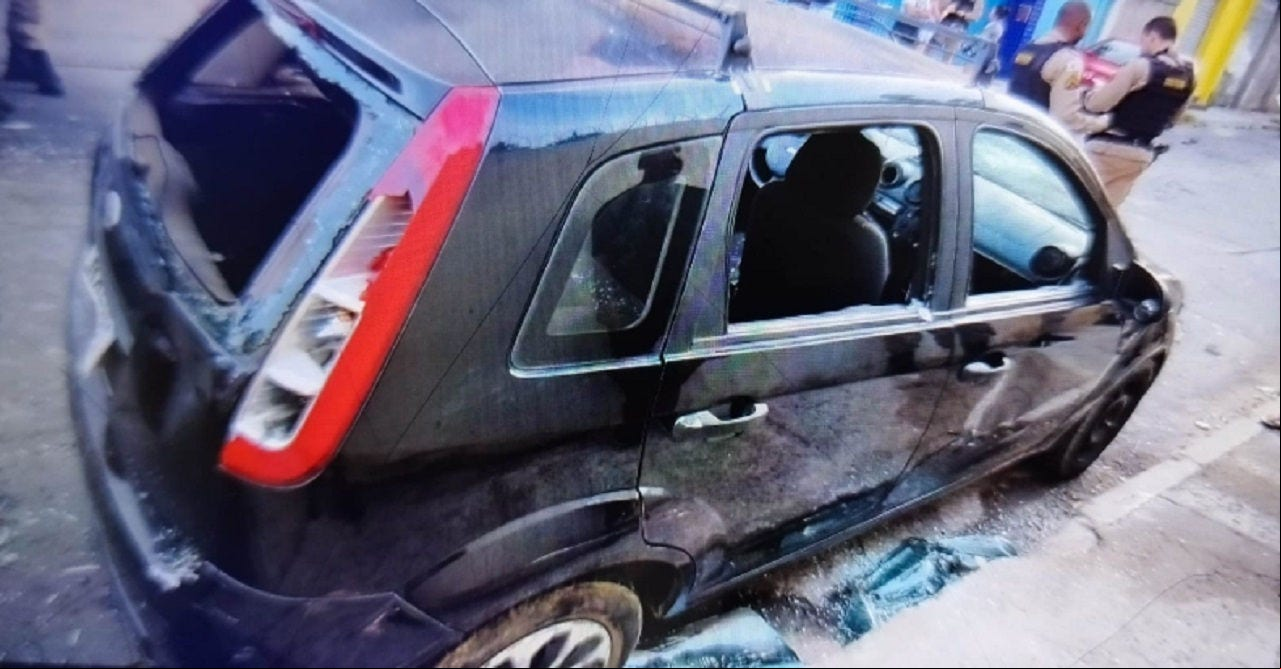 Suspeitos destruíram veículos de torcedores rivais