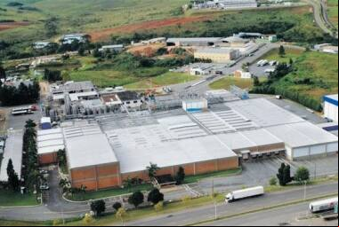 Em Poços de Caldas, uma das 47 unidades da Danone, empresa presente em cem países