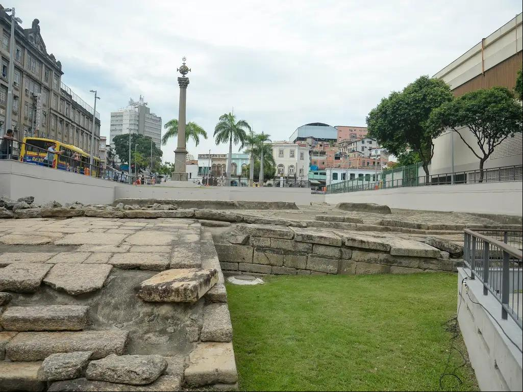 O Cais do Valongo foi entregue recentemente revitalizdo à cidade